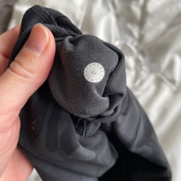 Lululemon camo high rise legging size 4 - Picture 6 of 7